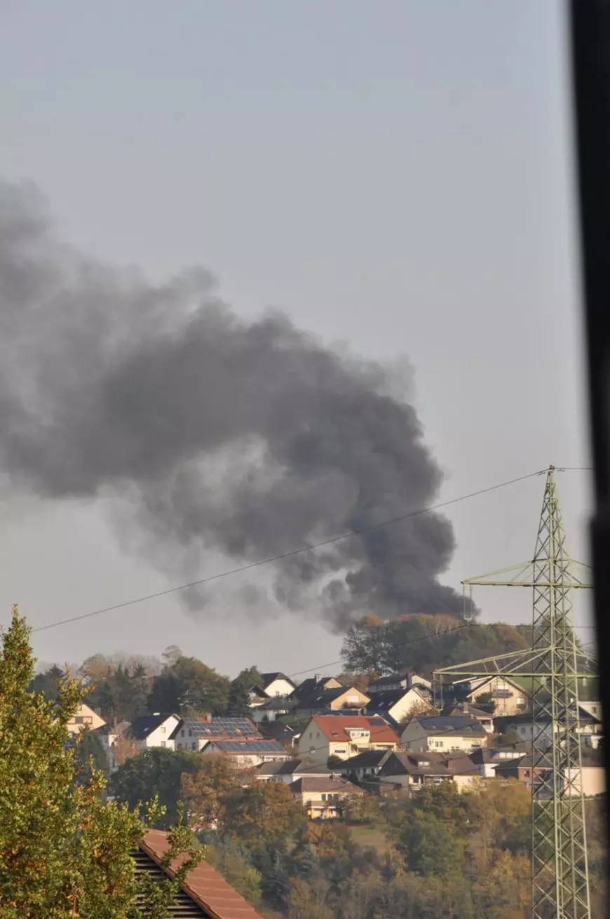 Un șofer de TIR care gătea în cabină a luat foc când amesteca în mâncare. Camionul s-a făcut scrum în parcare, în Germania