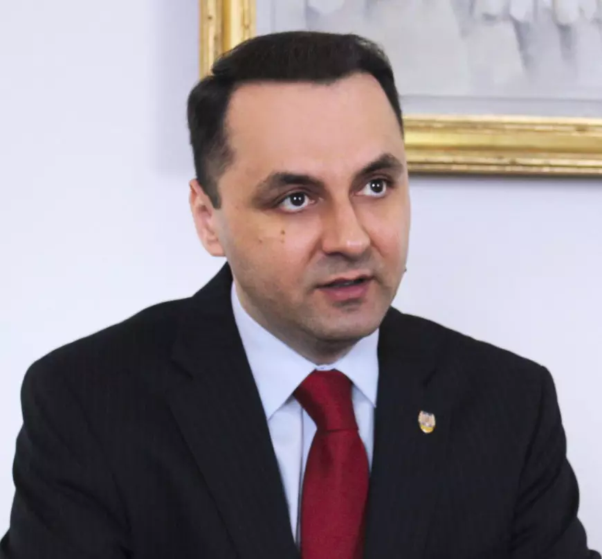 Am întrebat 10 parlamentari dacă vor face vaccinul anti-COVID. „Sunt cu COVID-ul în nas acum! Dacă vaccinul apare, îl voi folosi”