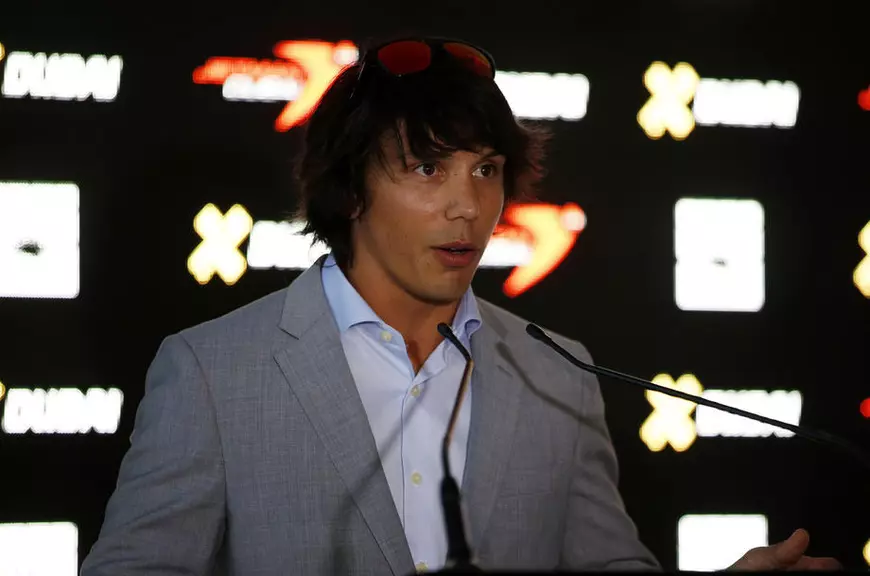 VIDEO | “Omul zburător” a murit în timpul unui antrenament la Dubai. Francezul Vince Reffet era renumit pentru show-urile aeriene