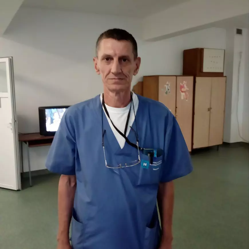 Asistent medical de la Spitalul de copii din Timișoara, acuzat de abuzuri sexuale! „Se punea cu noi în pat. Intra peste noi la duș”