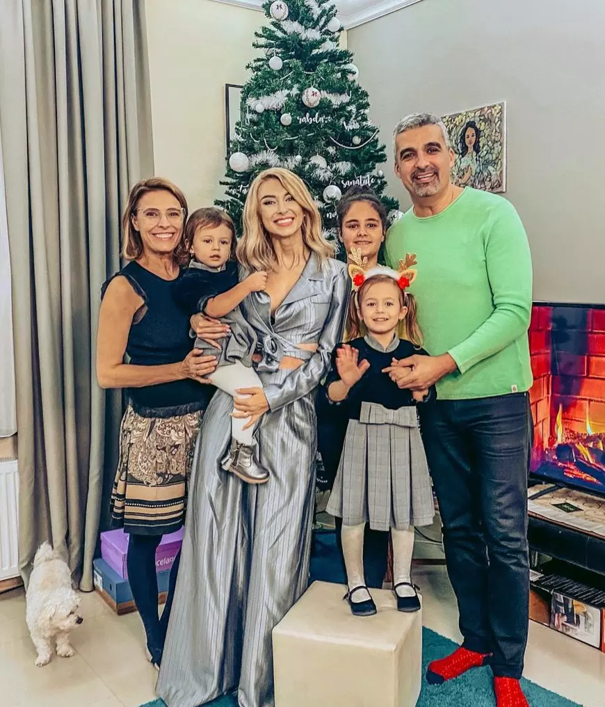 Andreea Bălan, în vizită la nașii Monica Davidescu și Aurelian Temișan. Cum s-au pozat aceștia în ziua de Crăciun