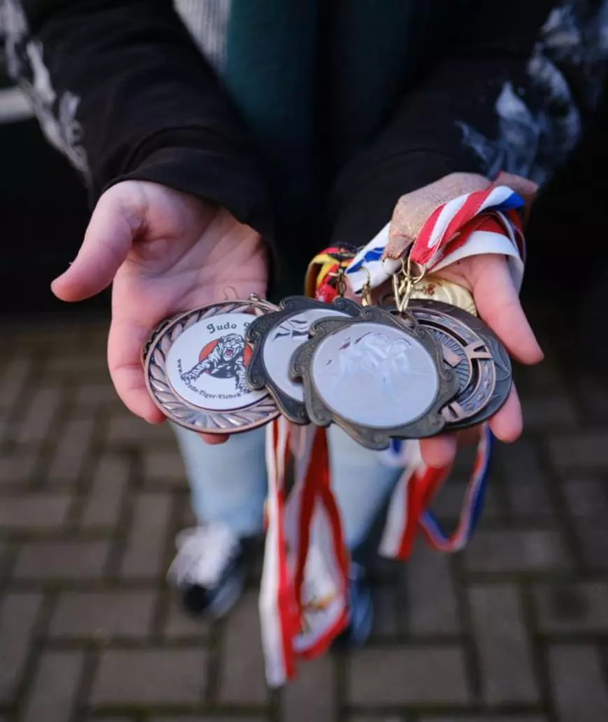 O campioană de judo din Germania nu poate să-și ia carnetul de șofer fiindcă este mai scundă cu cinci centimetri decât prevede legea