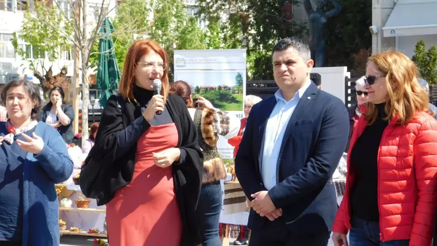 Protecția Copilului Bacău a cumpărat 7 mașini, deși angajații protestau în stradă pentru că nu-și au primit salariile