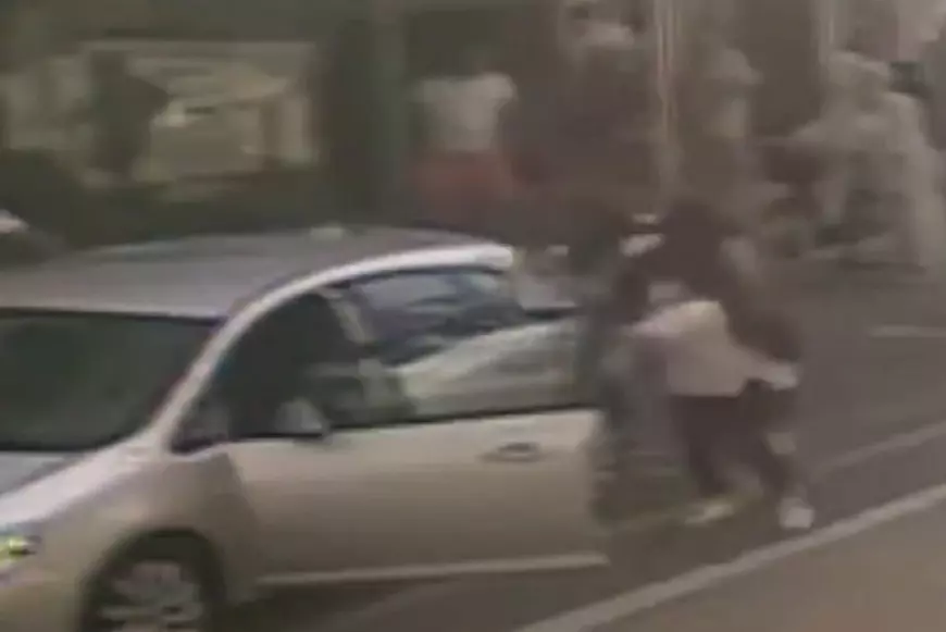 VIDEO / Clanul Mimosa, de tâlhari români violenți, filmat cum atacă bătrâni în Spania. Femeile din familie sunt cele mai rele