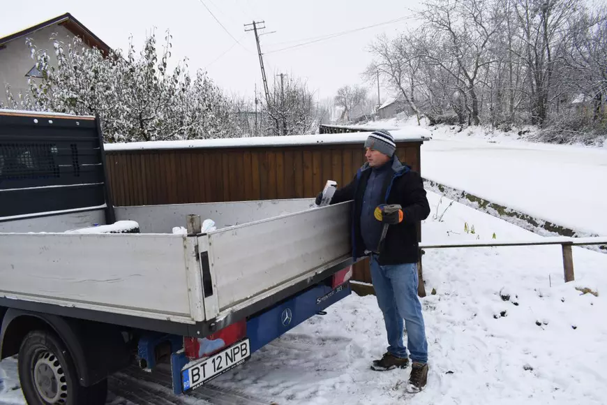 Reportaj din comuna din Iași unde AUR a îngropat partidele mari: „Îi mai ține în priză pe ăștia, că fură mereu”