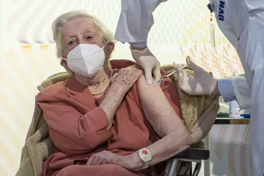 „Ziua V” în UE, „un mesaj de speranță”. Primii vaccinați: pensionari, cadre medicale, politicieni și un episcop bulgar