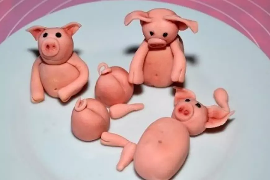 Ce pun pe masa de Revelion alte popoare: turcii mănâncă rodie pentru belșug, argentinienii fac fasole pentru un job mai bun!