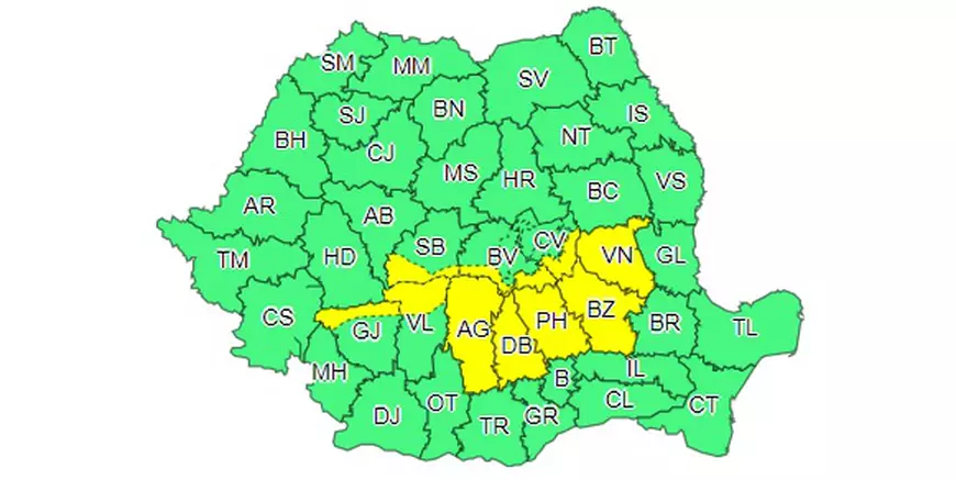 Cod galben de ploi şi ninsori în zece judeţe, începând de sâmbătă dimineaţa. Care sunt zonele vizate