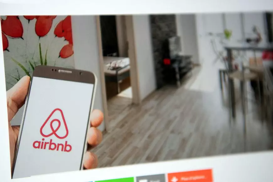 Euforia continuă pe bursele din SUA: Airbnb și DoorDash, evaluate la zeci de miliarde de dolari, deși sunt pe pierdere