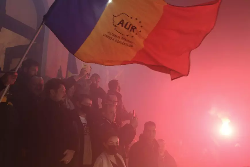 Imagini incredibile cu liderul AUR! George Simion, ultrasul din politică: „Am învățat mai multe în peluză decât în toate școlile”