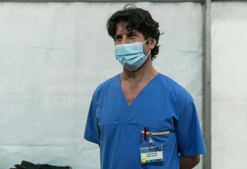 Constantin Constantin, asistent medical, secția de boli infecțioase a Institutului „Matei Balș”. Foto: Vlad Chirea