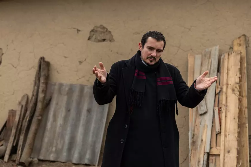 Biserica Ortodoxă Bună. Trei copii abandonați, adăpostiți de un preot, și-au pus o dorință de Crăciun: „Să nu ne mai ia mama alocația!”