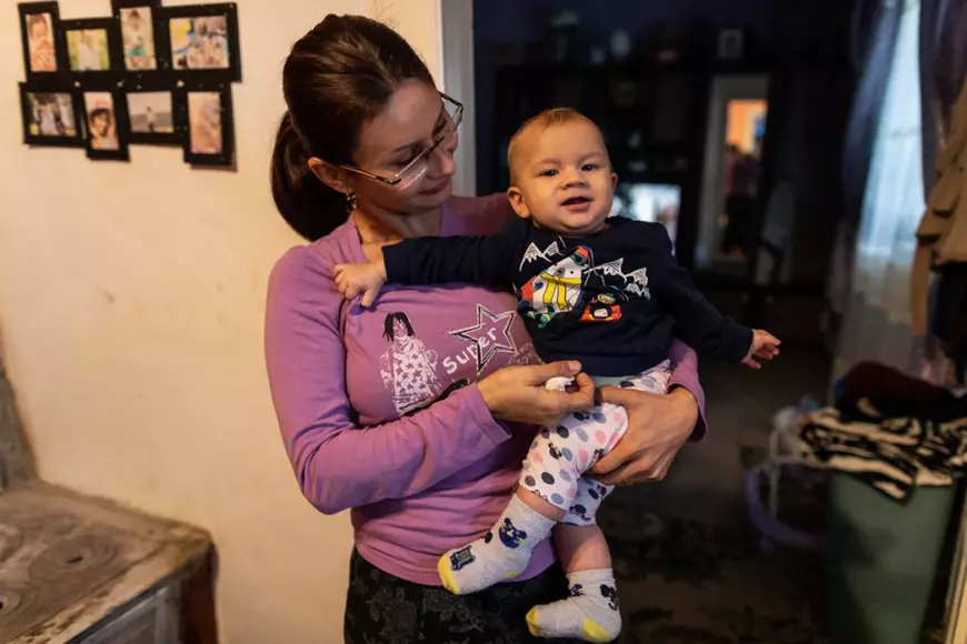 Biserica Ortodoxă Bună. Trei copii abandonați, adăpostiți de un preot, și-au pus o dorință de Crăciun: „Să nu ne mai ia mama alocația!”