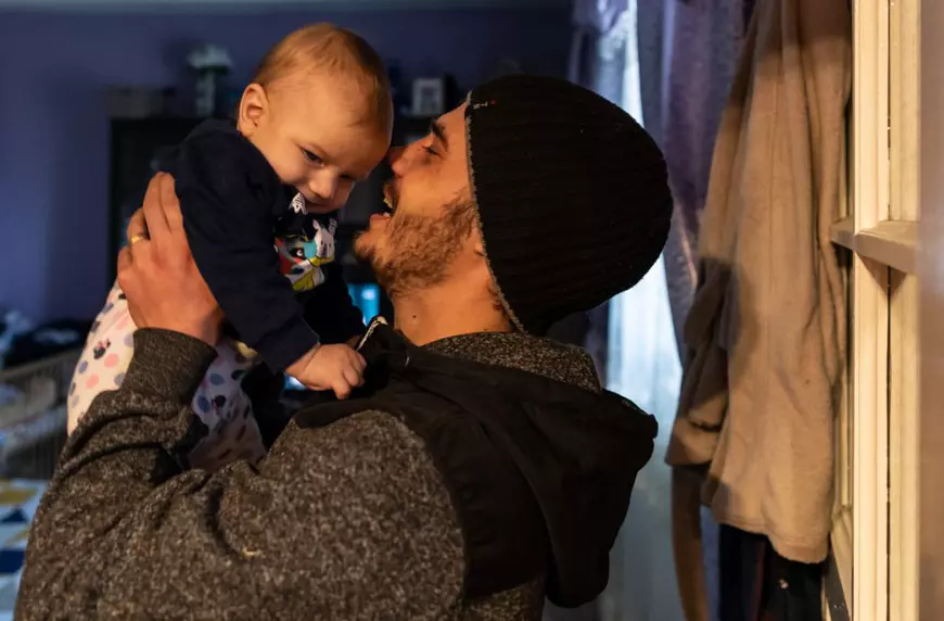 Biserica Ortodoxă Bună. Trei copii abandonați, adăpostiți de un preot, și-au pus o dorință de Crăciun: „Să nu ne mai ia mama alocația!”