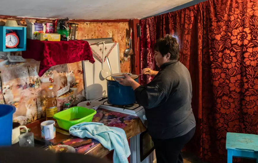 REPORTAJ | Sărbători dobrogene cu oamenii părintelui Alexandru, plachie, turte şi cântece străvechi: pescarii se împuținează, dar rețetele de bucătărie rămân