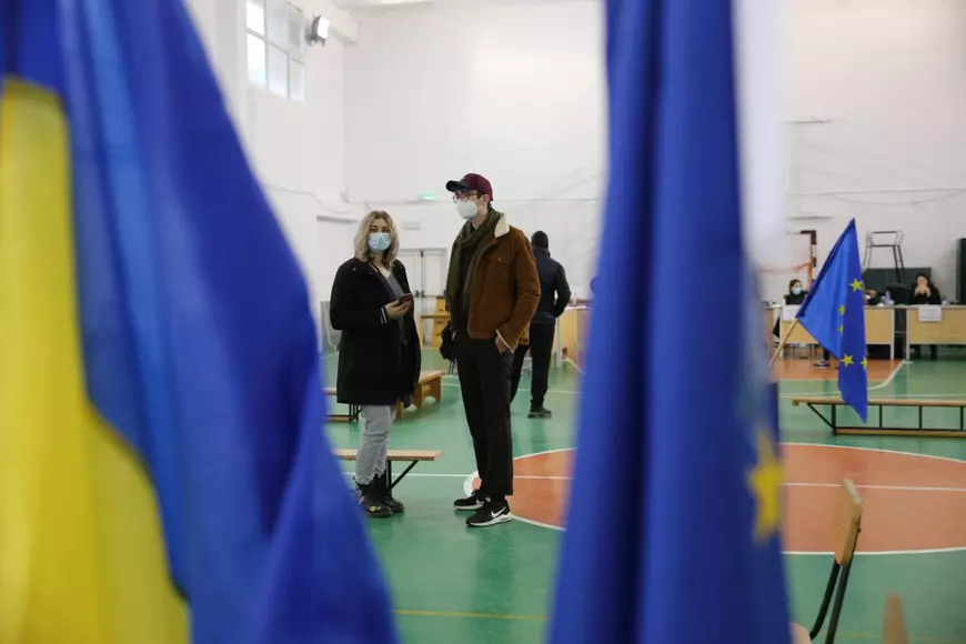 REPORTAJ: Lecția de implicare dată de doi observatori la vot la doar 18 și 19 ani. „Ceilalți trebuie să vadă exemple”