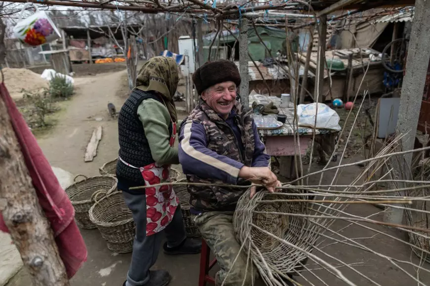 REPORTAJ | Sărbători dobrogene cu oamenii părintelui Alexandru, plachie, turte şi cântece străvechi: pescarii se împuținează, dar rețetele de bucătărie rămân