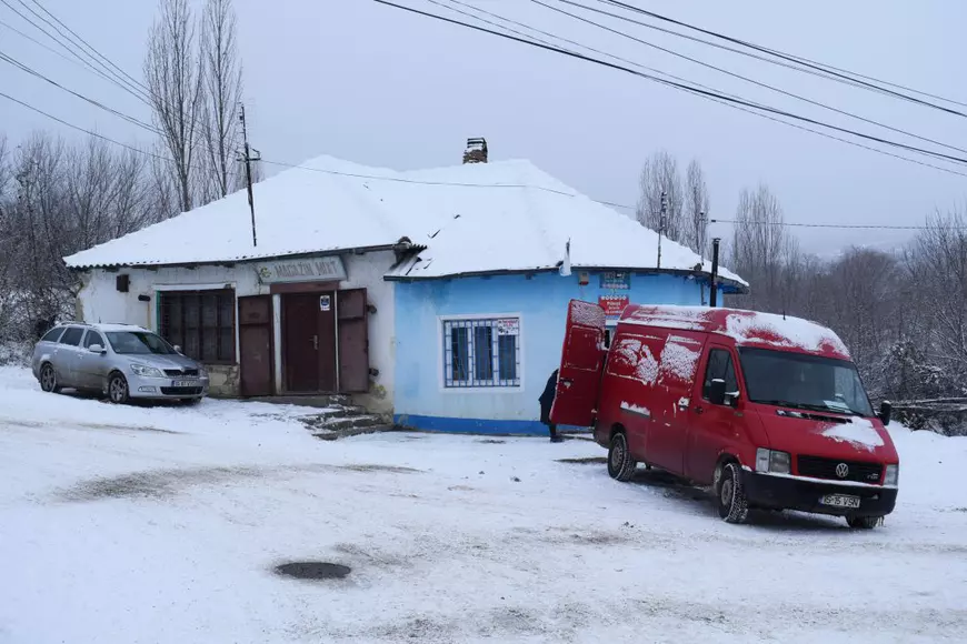 Reportaj din comuna din Iași unde AUR a îngropat partidele mari: „Îi mai ține în priză pe ăștia, că fură mereu”