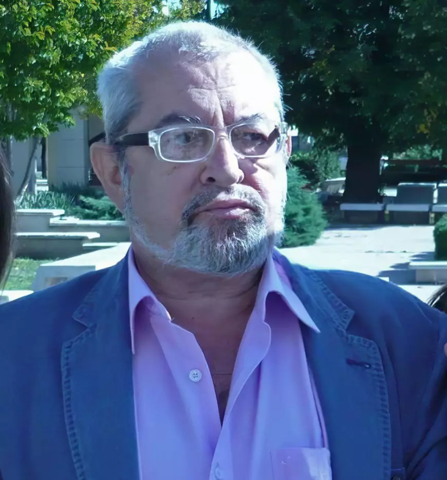 Un medic pensionar a murit după ce a agonizat două săptămâni acasă. Spitalul din Focșani a refuzat să-l opereze, pentru că avea COVID