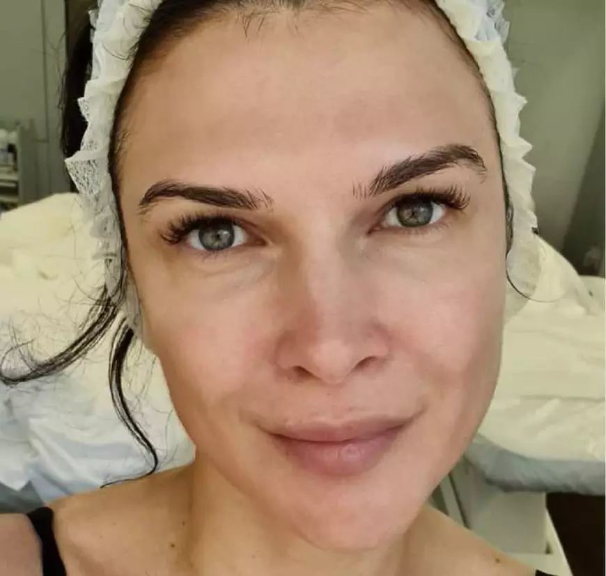 Monica Bârlădeanu, complet nemachiată la 41 de ani. Fanii au fost surprinși să vadă cum arată. „Simt mereu nevoia să bag un selfie”