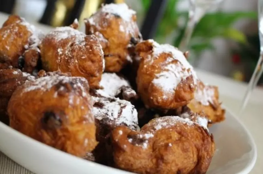 Ce pun pe masa de Revelion alte popoare: turcii mănâncă rodie pentru belșug, argentinienii fac fasole pentru un job mai bun!