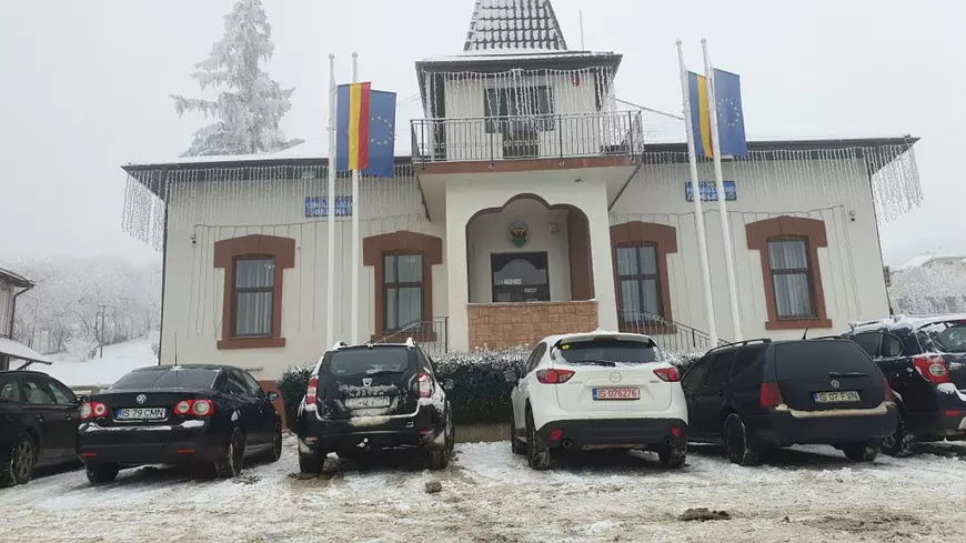 Reportaj din comuna din Iași unde AUR a îngropat partidele mari: „Îi mai ține în priză pe ăștia, că fură mereu”