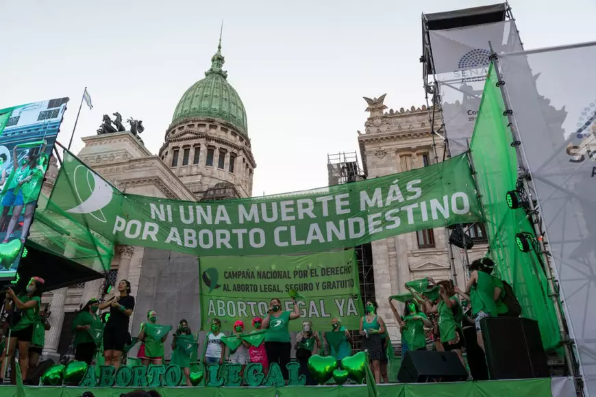 Decizie istorică: Argentina a legalizat avortul până în a 14-a săptămână de sarcină