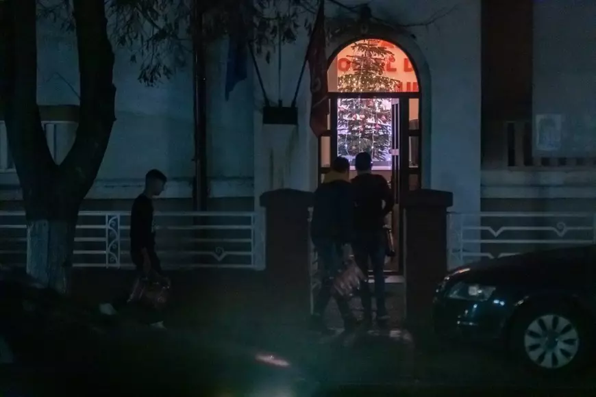 Reguli doar pentru unii. Petrecere de Crăciun fără măști și cu muzica dată la maximum în sediul PSD Giurgiu