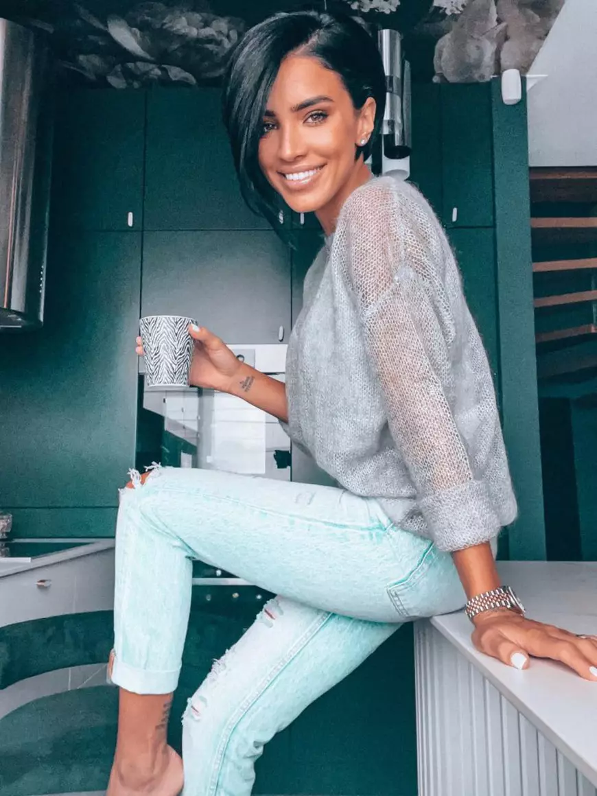 Iulia Albu, atac dur la adresa Adelinei Pestrițu. De la ce a pornit totul. „Este o persoană care cotcodăcește și se scălămbăie”