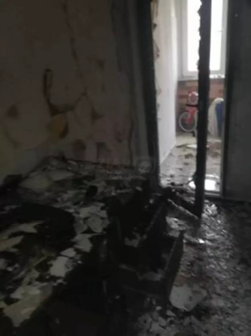 Un bărbat din Piatra Neamț și-a aruncat în aer apartamentul în care se afla și copilul său, supărat că a pierdut custodia acestuia