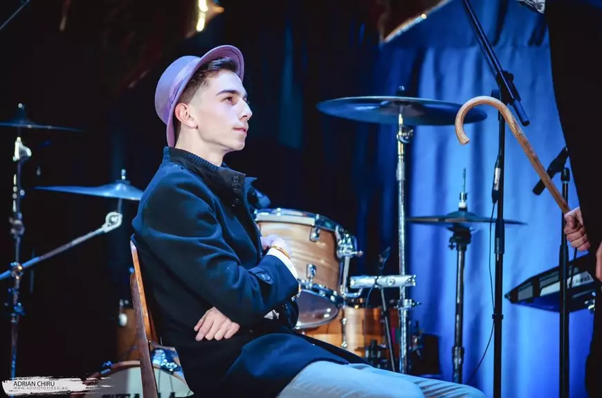 Patru lecturi despre educație. De la elevul exmatriculat din Seminarul Teologic pentru că a cerut școală online, la povestea celui mai tânăr consilier de la Primăria din Câmpulung Muscel