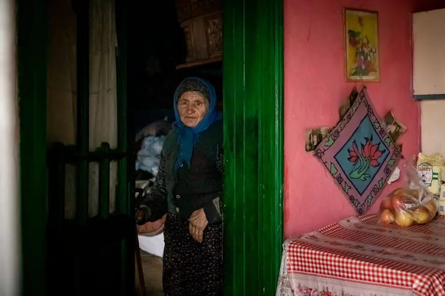 REPORTAJ. Un tur al omeniei prin satele unde motocicliştii bârlădeni împart daruri „bunicilor nimănui”