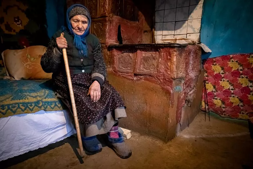 REPORTAJ. Un tur al omeniei prin satele unde motocicliştii bârlădeni împart daruri „bunicilor nimănui”