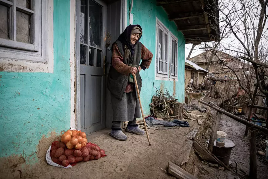 REPORTAJ. Un tur al omeniei prin satele unde motocicliştii bârlădeni împart daruri „bunicilor nimănui”