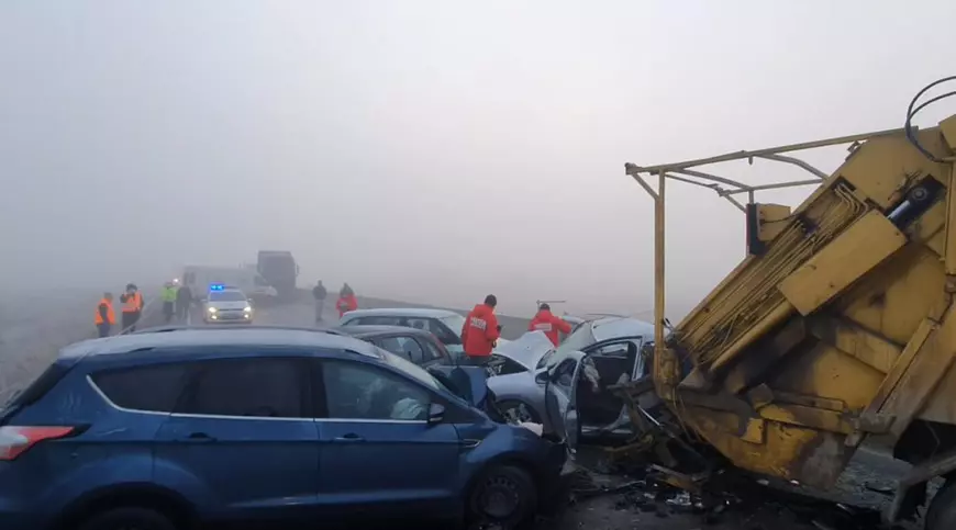 Accident cu 23 de mașini implicate pe centura Brașovului. Trei persoane au fost rănite