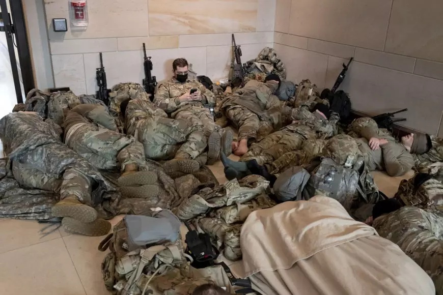 Imagini fără precedent în Congresul SUA: Garda Națională a asigurat securitatea în ziua punerii sub acuzare a lui Trump. Peste 10.000 de militari sunt așteptați la Washington