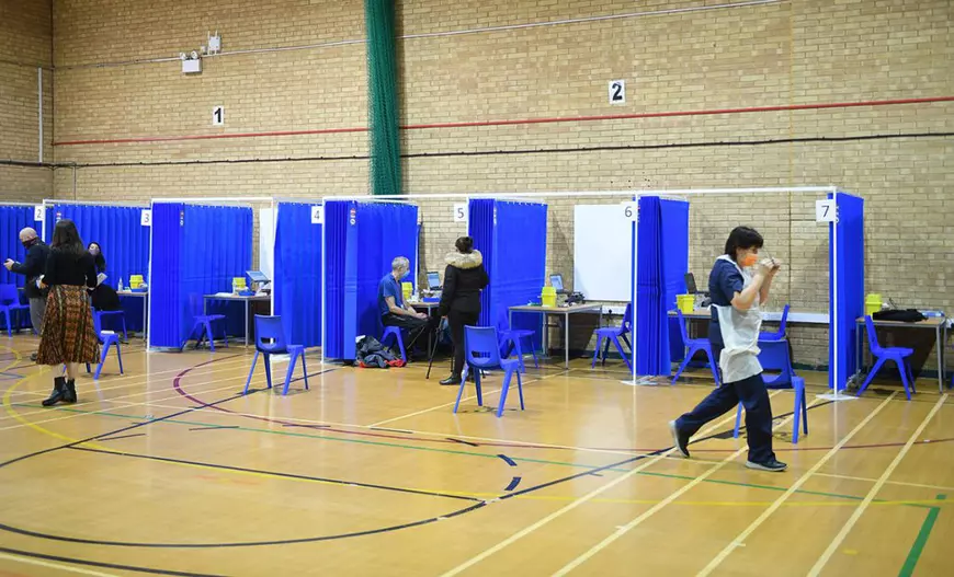 Cât de mult poate fi amânat rapelul pentru vaccinul COVID-19? Poziții contradictorii ale autorităților noastre