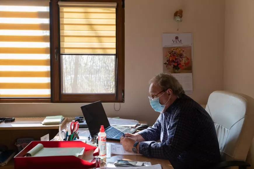 REPORTAJ. Cum decurge vaccinarea anti-Covid 19 în România ignorată. Eligibili pentru etapa a doua, vor prinde locuri în a treia