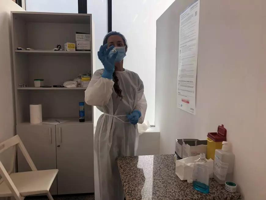 66 de trepte până la vaccinarea anti-COVID, la mallul din Timișoara. „Vreau să pot ieși în lume, să scăpăm de nebunia asta cu toții”!