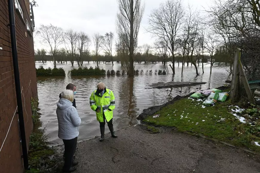VIDEO | Anglia și Țara Galilor, sub ape. Sute de case evacuate, furtuna Christoph va fi urmată de ger și ninsori abundente