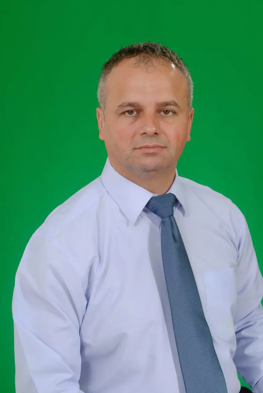 Ce rămâne după Sărbători? O groapă de gunoi se revarsă pe șosea la 40 km de București