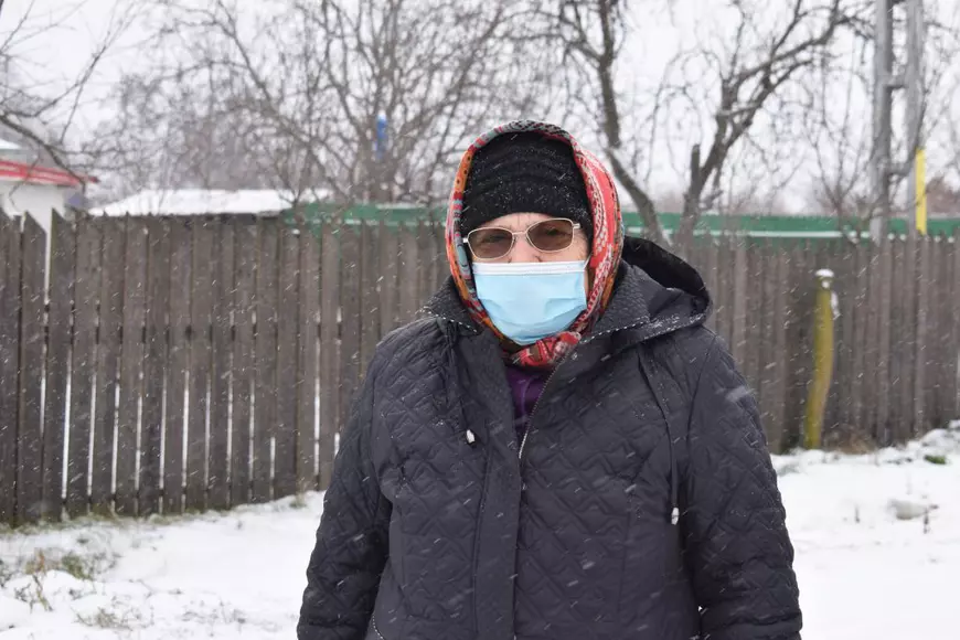 REPORTAJ | Localnicii din Ciurea, prima comună carantinată din Iași, s-ar imuniza, dar nu au unde. Prefectura ține centrul de vaccinare închis