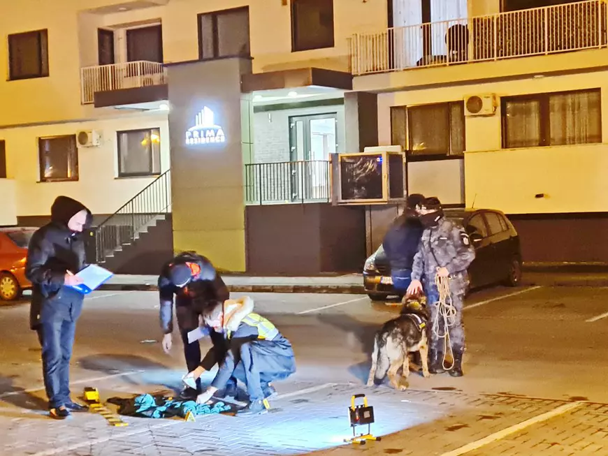 Fostul adjunct al Poliției Locale din Oradea și-a înjunghiat de cinci ori soția, în fața blocului în care locuiau