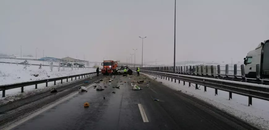 Trei morți în mașina zdrobită într-un utilaj de deszăpezire, pe autostrada Sibiu - Deva