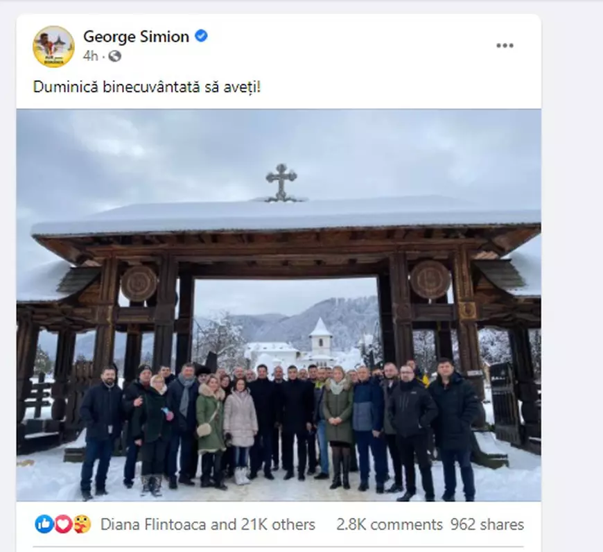 George Simion, fără mască alături de aproape 30 de persoane la o mănăstire din județul Brașov. Cum a explicat