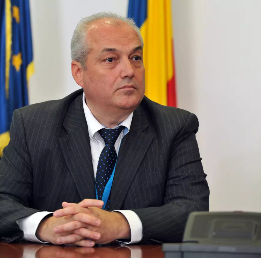 Compania de Aeroporturi București a plătit 27.000 de euro pentru diplome pompoase ca „Managerului Anului”. Șeful le-a luat mergând în Las Vegas!