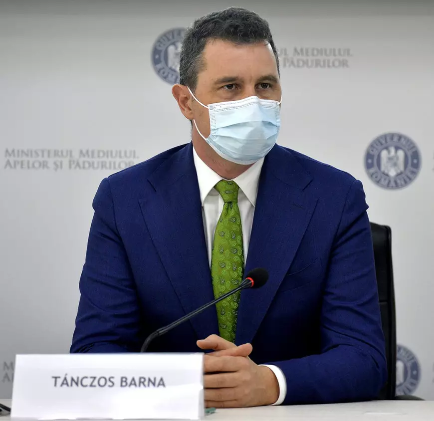 Unde trebuie să vină controalele anunțate de ministrul mediului: în sectorul 3 vezi jumătăți de porc aruncate de la Ignat chiar în parc!