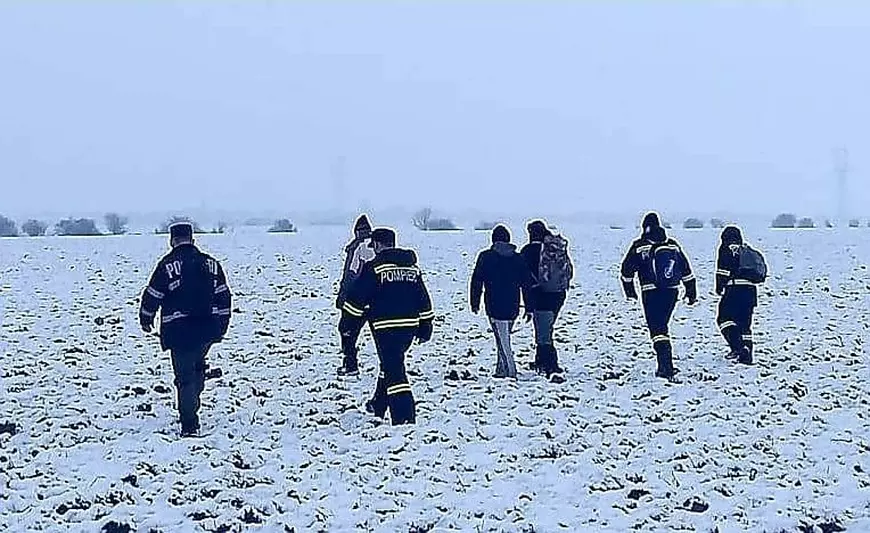 VIDEO | Zeci de polițiști, jandarmi și pompieri au reluat căutările copilului de 7 ani din Arad dispărut sâmbătă fără urmă