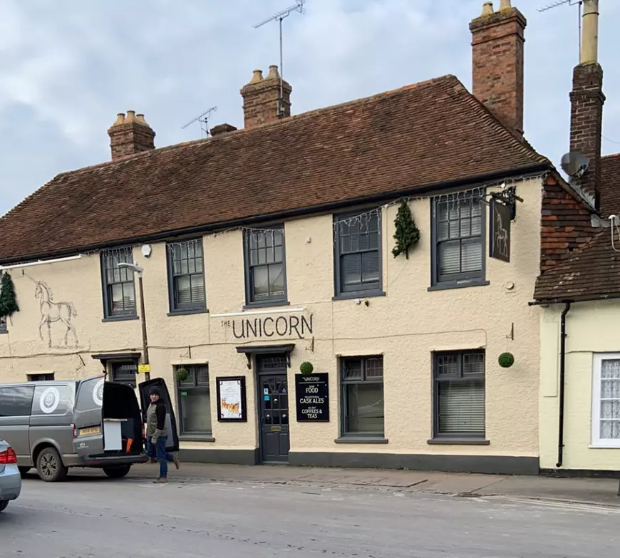 Povestea unei românce care a lăsat Londra pentru o viață la țară, la 80 km distanță: „Parcă te aștepți să apară de la orice colț Robin Hood cu gașca lui”