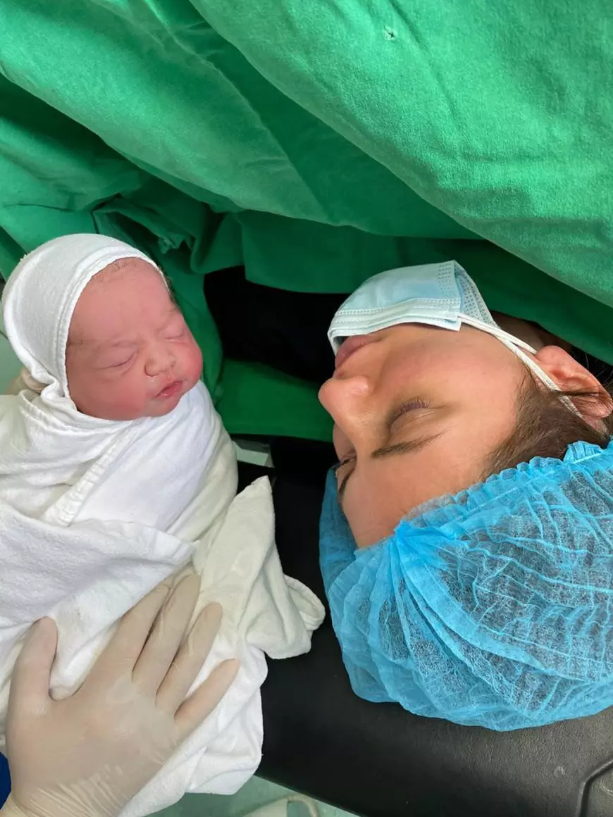 Romică Ţociu a devenit bunic pentru a doua oară, în această dimineață. Prima imagine cu bebelușul. „Am plâns de bucurie, avem, în sfârşit, pereche”